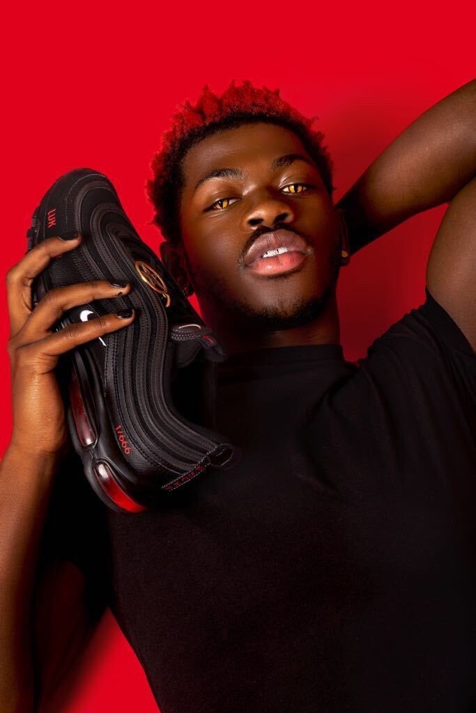 Nike выиграли суд против "сатанинских кроссовок" с человеческой кровью - фото №2