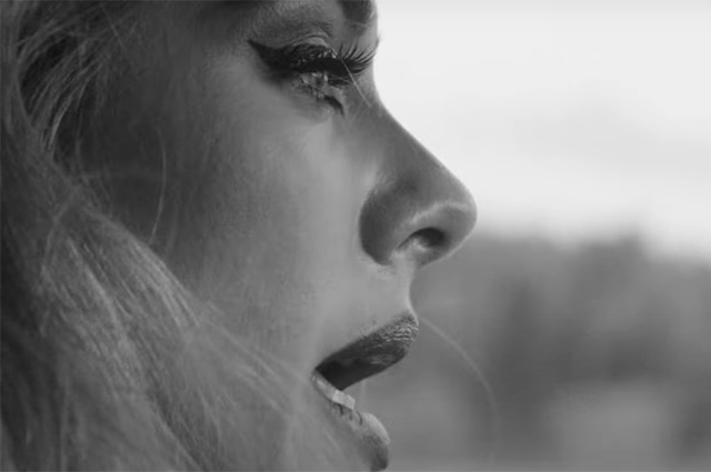 Easy On Me: певица Адель впервые за шесть лет выпустила клип и уже собрала 20 миллионов просмотров - фото №2