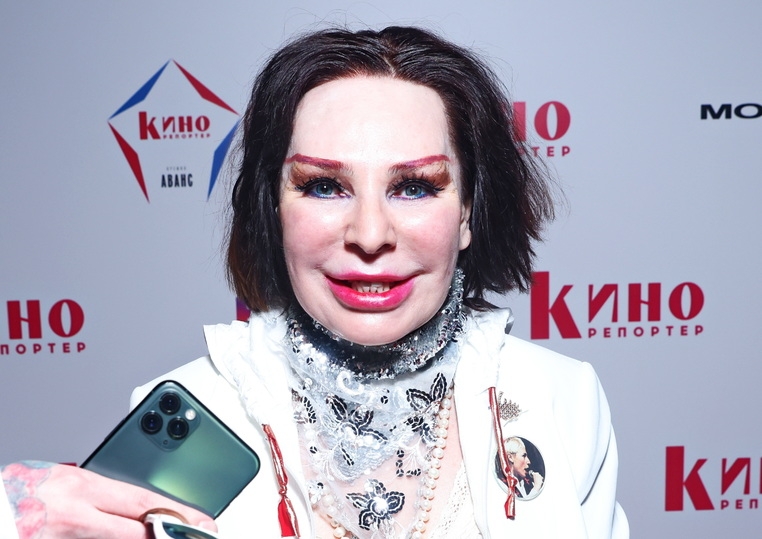 Агузарова поблагодарила журналистов, назвавших ее безвкусно одевающейся звездой