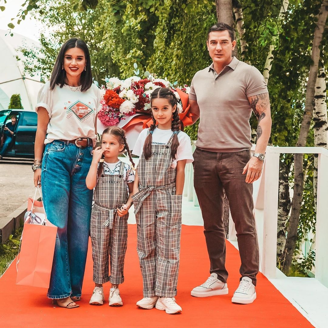 Ксения Бородина и ее муж Курбан Омаров с дочерьми