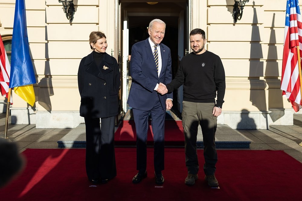 Байден в кресле президента украины фото