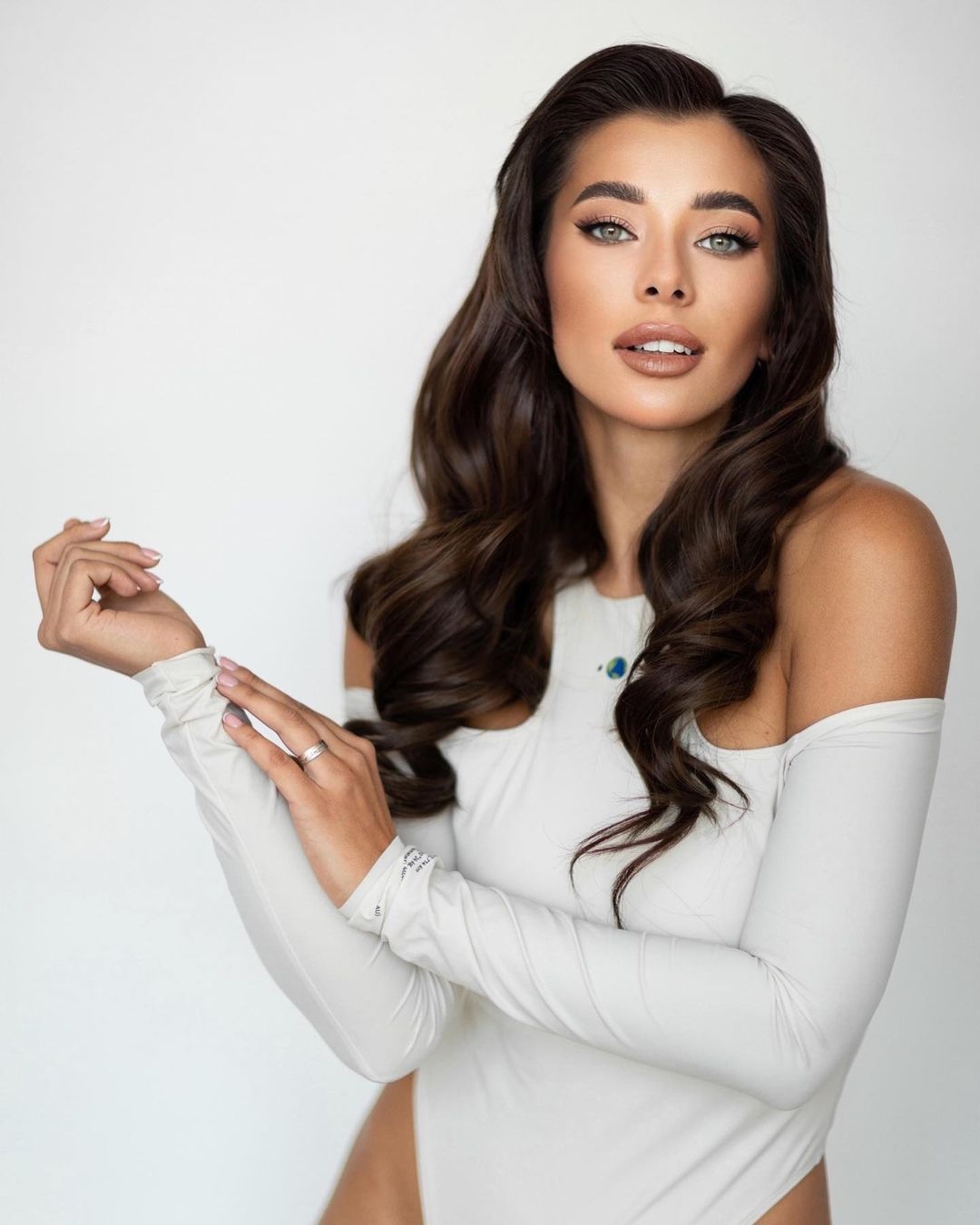 "Мисс Украина Вселенная-2021" призналась, что была жертвой домашнего насилия - фото №1