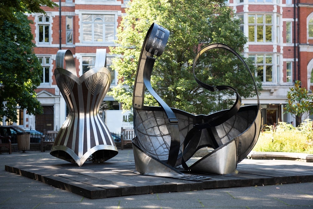 В Лондоне появилась гигантская скульптура сумки Hermès Birkin (ФОТО) - фото №3