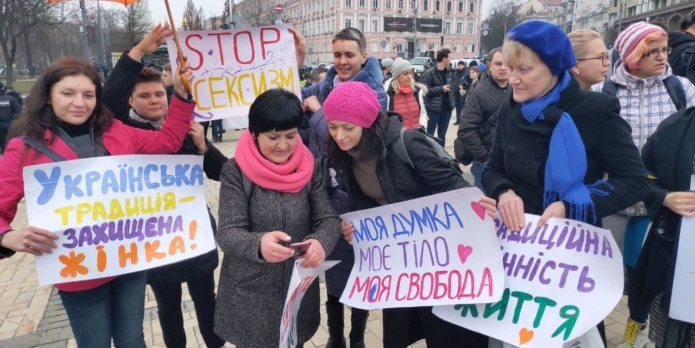 В Киеве активисты выступили против абортов, а феминистки требовали ратификации Стамбульской конвенции (ВИДЕО) - фото №1
