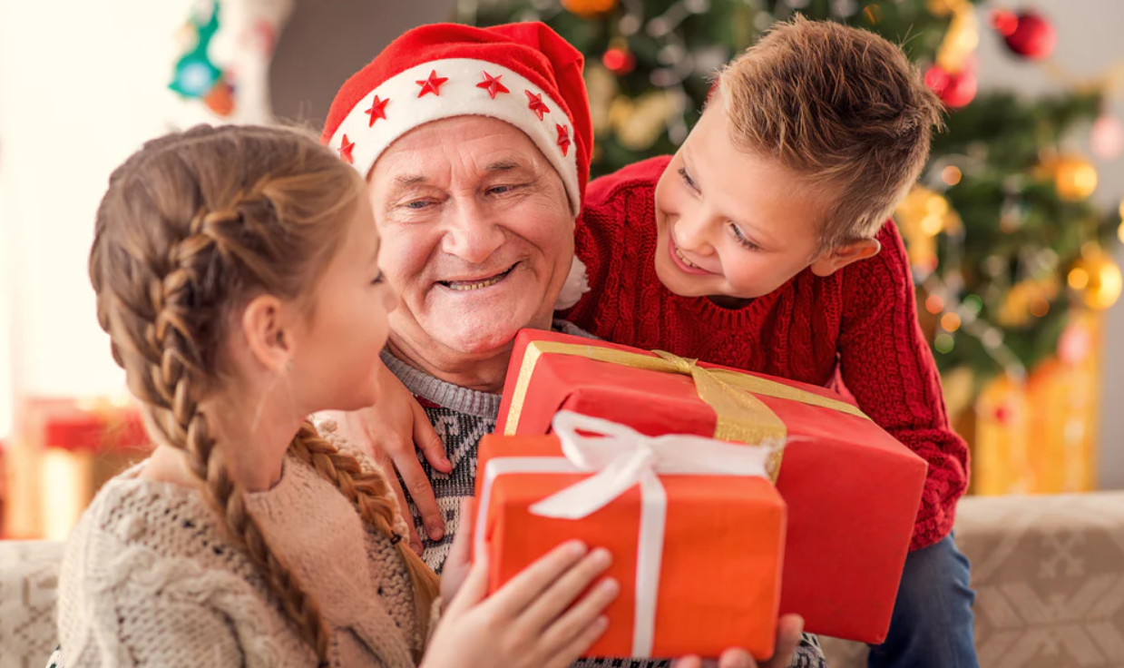 Что подарить любимым дедушке и бабушке?