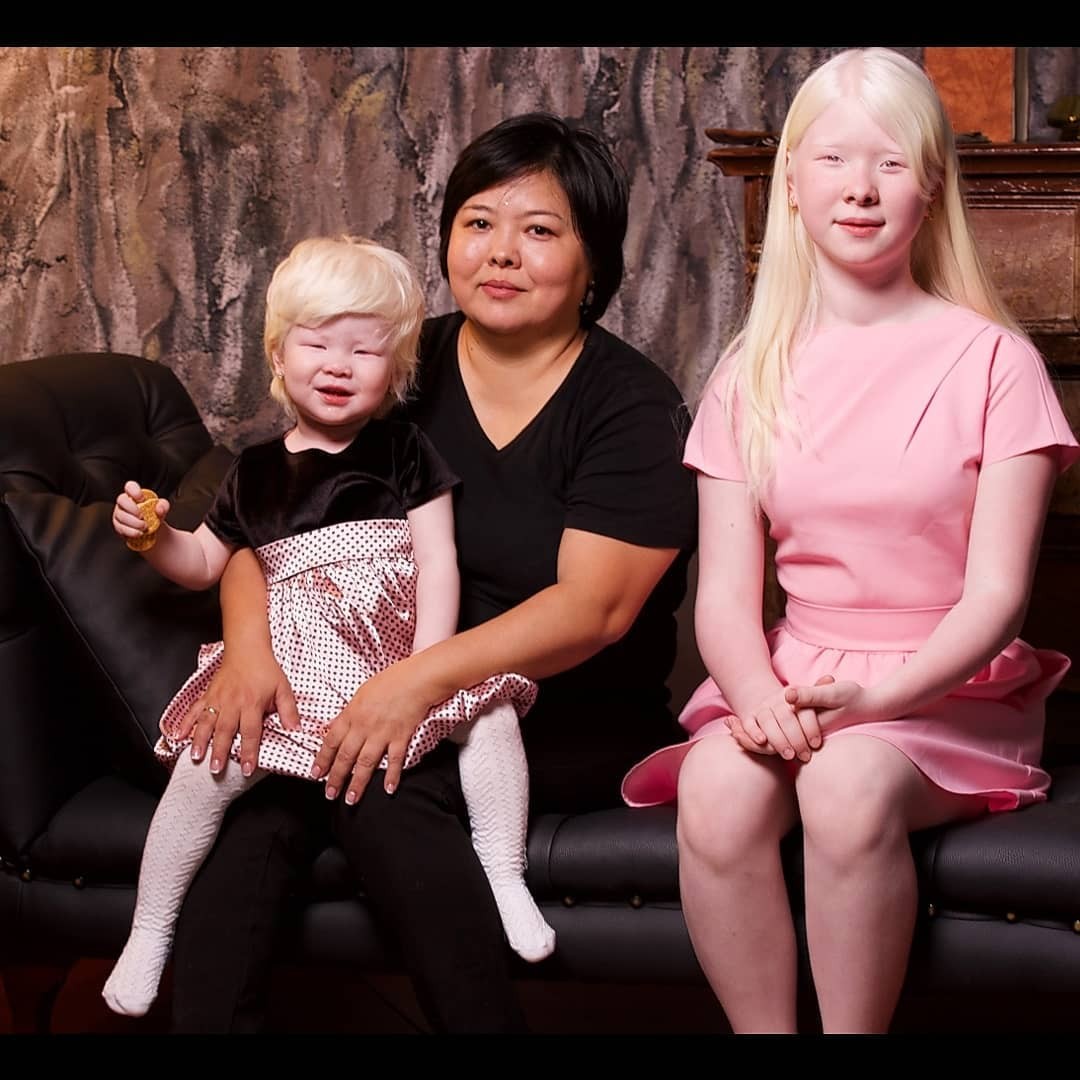 Неземные! Сестры-альбиносы из Казахстана стали востребованными моделями (ФОТО) - фото №1