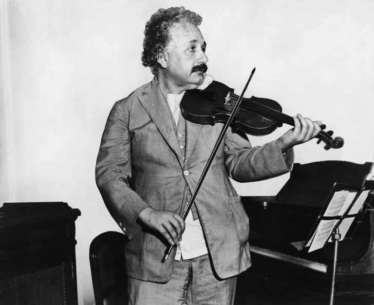 эйнштейн со скрипкой