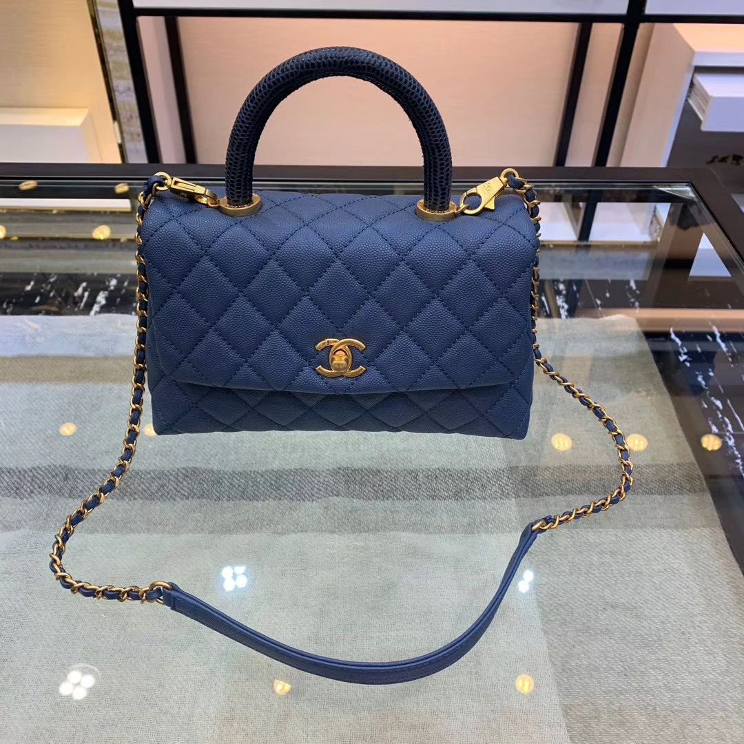 Недоступная роскошь: модный Дом Chanel ввел лимит на покупку сумок - фото №2