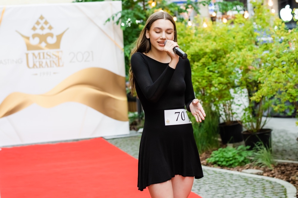 Во Львове прошел открытый кастинг национального конкурса "Мисс Украина-2021" (ФОТО) - фото №1