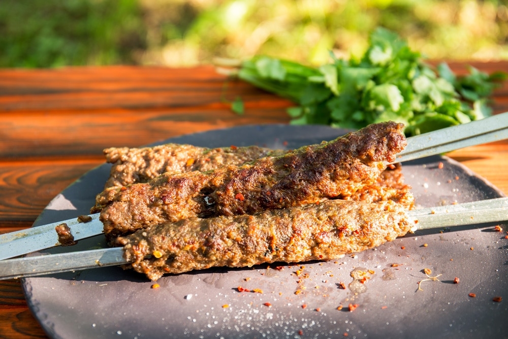 Рецепт люля-кебаб из телятины на мангале и в духовке