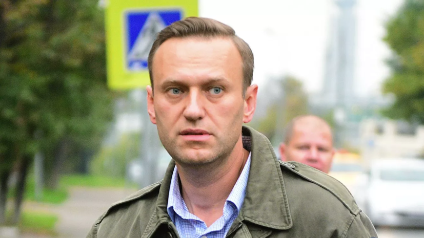 навального посадили на 3.5 года