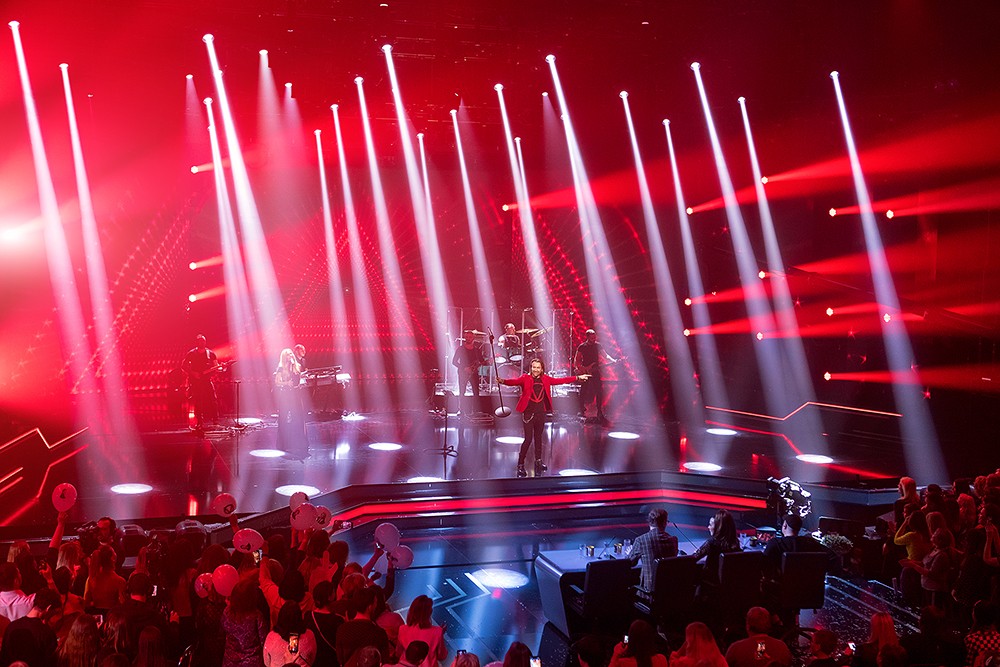 Олег Винник устроил концерт в суперфинале "Х-фактора-10" (ВИДЕО) - фото №2
