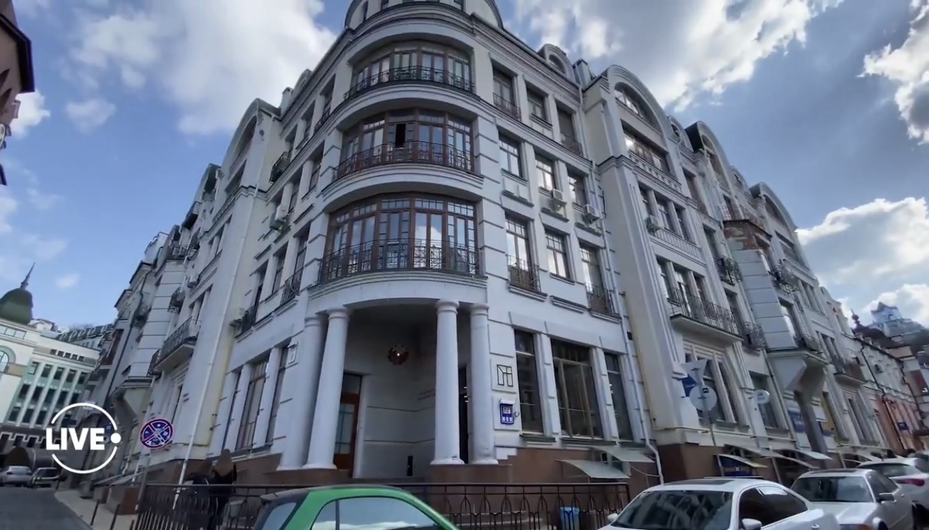 Несколько квартир в Киеве и огромная доча: какой недвижимостью владеют Вера Брежнева и Константин Меладзе (ВИДЕО) - фото №1