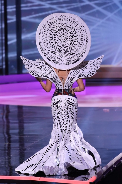 Представительница Украины на "Мисс Вселенная" показала национальный костюм весом 7 кг (ФОТО) - фото №2