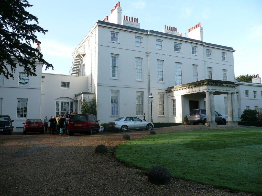 Принц Гарри и Меган Маркл уволили персонал в британской резиденции Фрогмор-коттедж: новости о герцогах Сассекских