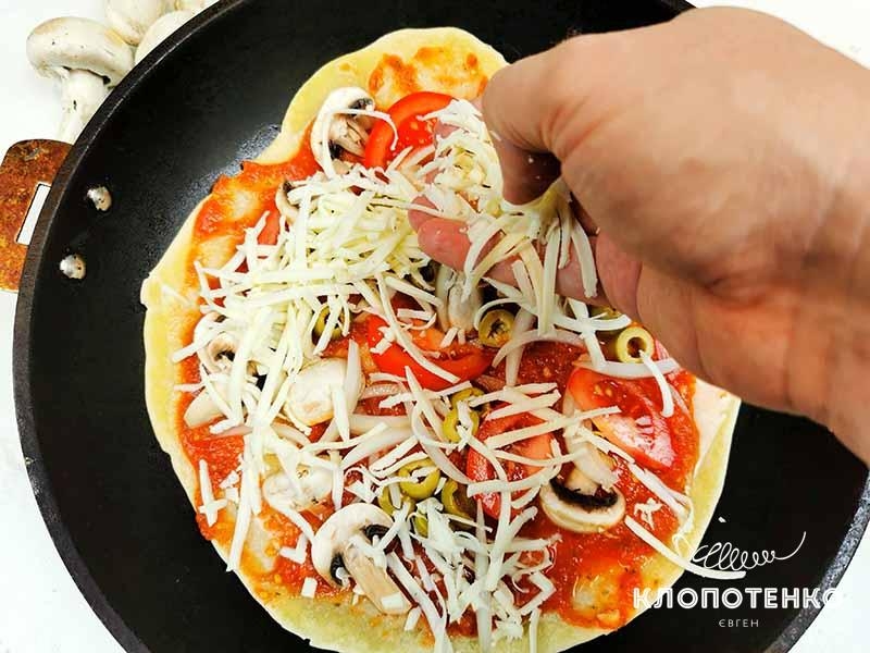 Рецепт ленивой пиццы на сковороде